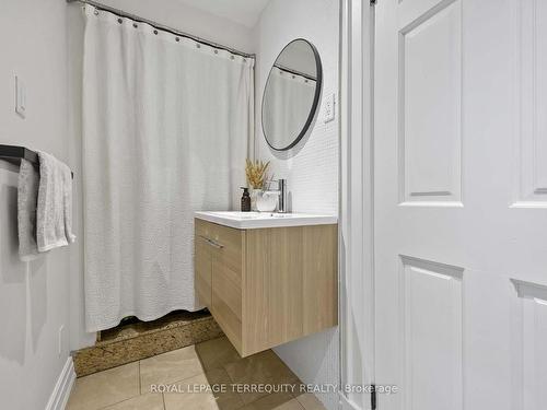 60 Bushey Ave, Toronto, ON - Indoor Photo Showing Bathroom