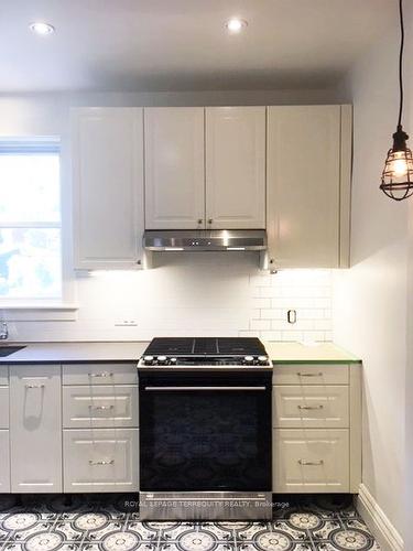 Main Fl-30.5 Macaulay Ave, Toronto, ON - Indoor Photo Showing Kitchen