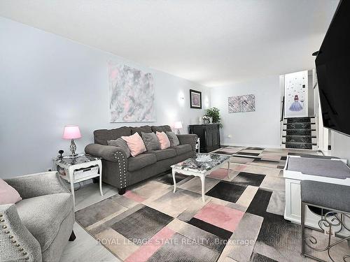 511 Stone Church Rd, Hamilton, ON - Indoor Photo Showing Living Room