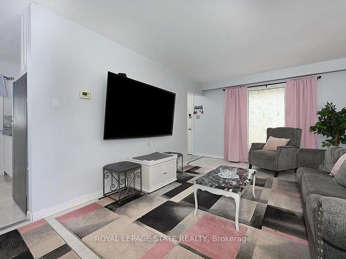 511 Stone Church Rd, Hamilton, ON - Indoor Photo Showing Living Room