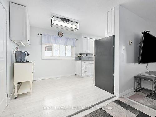 511 Stone Church Road, Hamilton, ON - Indoor Photo Showing Kitchen