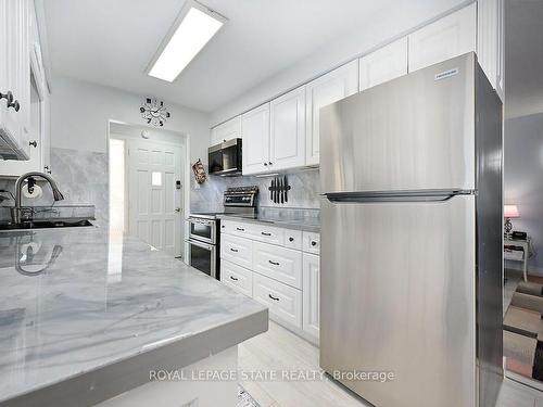 511 Stone Church Road, Hamilton, ON - Indoor Photo Showing Bedroom