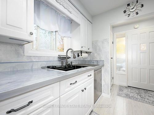 511 Stone Church Rd, Hamilton, ON - Indoor Photo Showing Kitchen