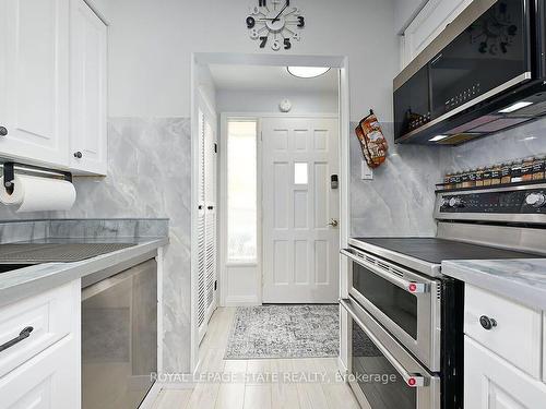 511 Stone Church Rd, Hamilton, ON - Indoor Photo Showing Kitchen