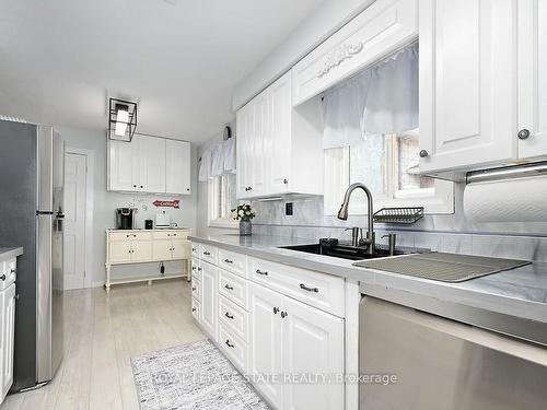 511 Stone Church Rd, Hamilton, ON - Indoor Photo Showing Kitchen