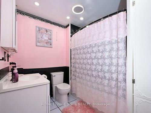 511 Stone Church Road, Hamilton, ON - Indoor Photo Showing Bedroom