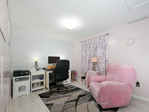 511 Stone Church Road, Hamilton, ON - Indoor Photo Showing Bedroom