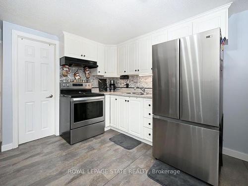 511 Stone Church Rd, Hamilton, ON - Indoor Photo Showing Kitchen