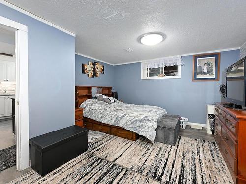 511 Stone Church Rd, Hamilton, ON - Indoor Photo Showing Bedroom