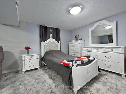 511 Stone Church Rd, Hamilton, ON - Indoor Photo Showing Bedroom