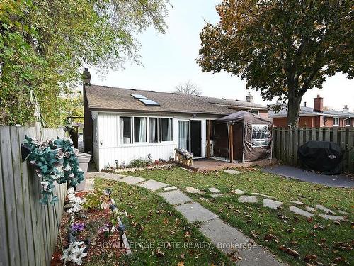 511 Stone Church Road, Hamilton, ON - Indoor Photo Showing Kitchen