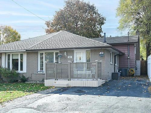 511 Stone Church Road, Hamilton, ON - Indoor Photo Showing Living Room