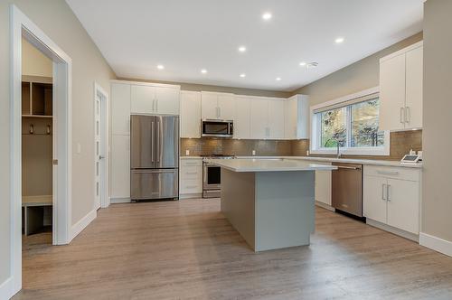 788 Acadia Street, Kelowna, BC - Indoor Photo Showing Kitchen With Upgraded Kitchen