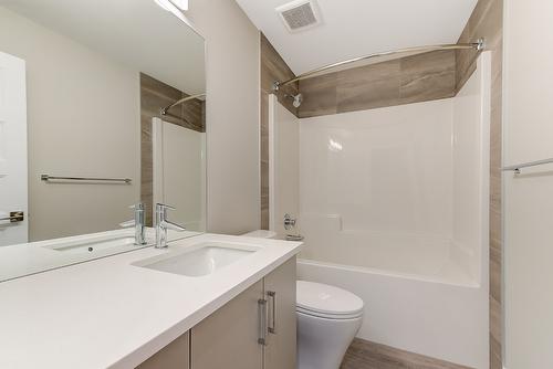 788 Acadia Street, Kelowna, BC - Indoor Photo Showing Bathroom