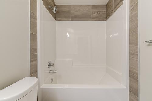 788 Acadia Street, Kelowna, BC - Indoor Photo Showing Bathroom