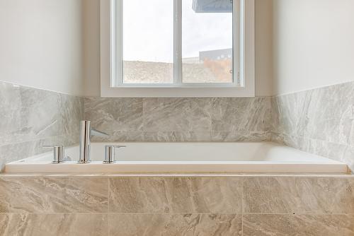 788 Acadia Street, Kelowna, BC - Indoor Photo Showing Bathroom