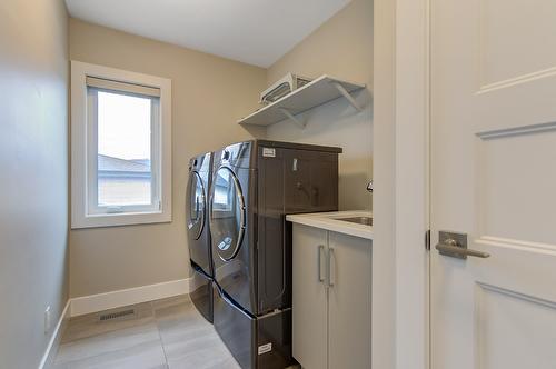 788 Acadia Street, Kelowna, BC - Indoor Photo Showing Laundry Room