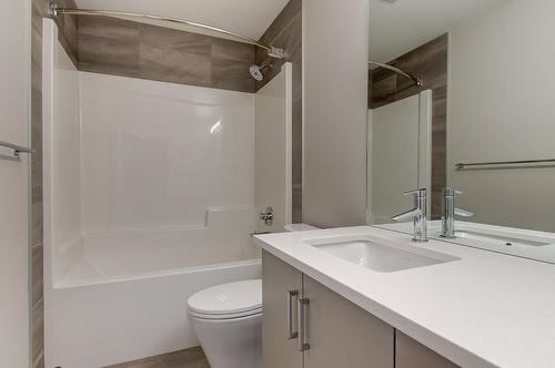 788 Acadia Street, Kelowna, BC - Indoor Photo Showing Bathroom