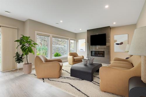 788 Acadia Street, Kelowna, BC - Indoor Photo Showing Living Room With Fireplace