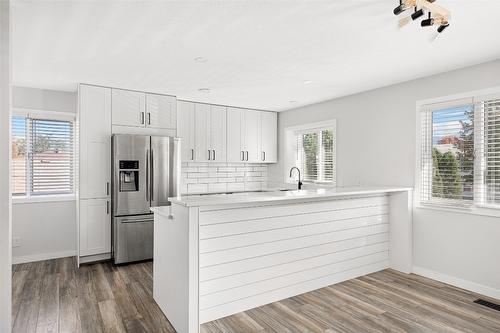 278 Temple Court, Kelowna, BC - Indoor Photo Showing Kitchen