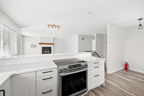 278 Temple Court, Kelowna, BC - Indoor Photo Showing Kitchen