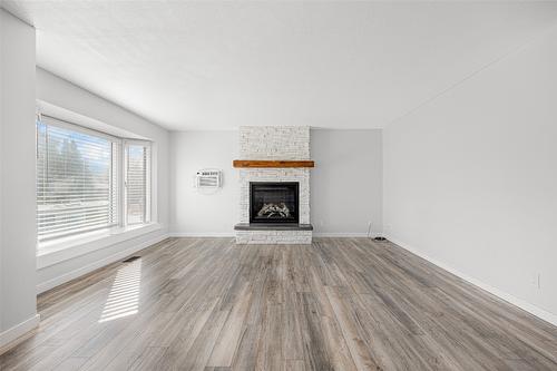 278 Temple Court, Kelowna, BC - Indoor Photo Showing Living Room With Fireplace