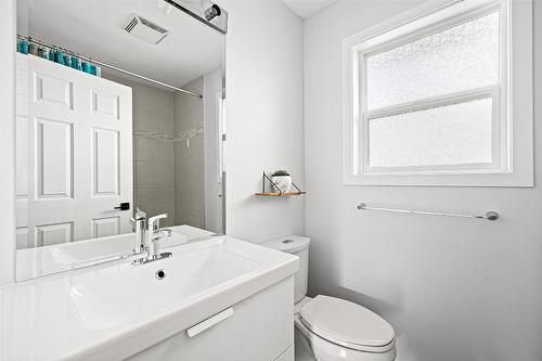 278 Temple Court, Kelowna, BC - Indoor Photo Showing Bathroom