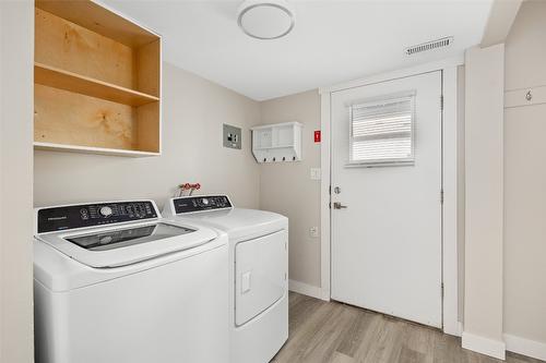 278 Temple Court, Kelowna, BC - Indoor Photo Showing Laundry Room