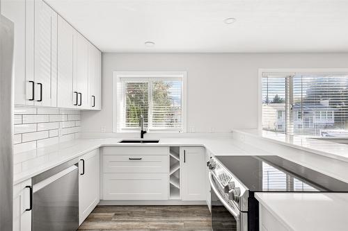 278 Temple Court, Kelowna, BC - Indoor Photo Showing Kitchen