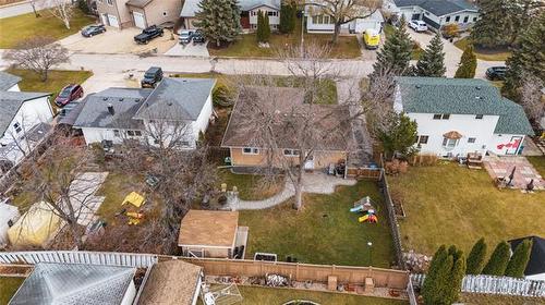 18 Pine Bluff Rd, Winnipeg, MB 