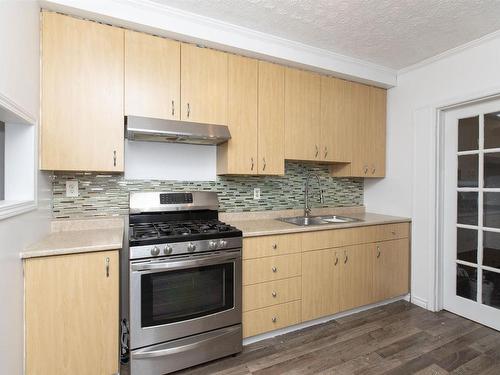 126 Amelia Street E, Thunder Bay, ON - Indoor Photo Showing Kitchen With Double Sink