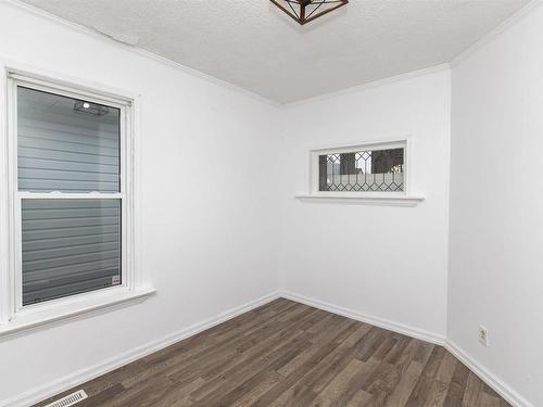 126 Amelia Street E, Thunder Bay, ON - Indoor Photo Showing Other Room