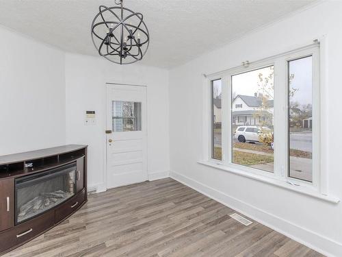 126 Amelia Street E, Thunder Bay, ON - Indoor With Fireplace