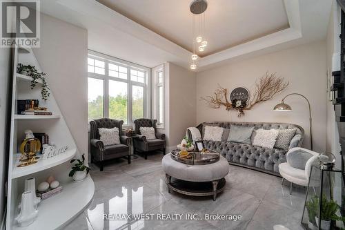 2081 20Th Side Road, Milton, ON - Indoor Photo Showing Living Room