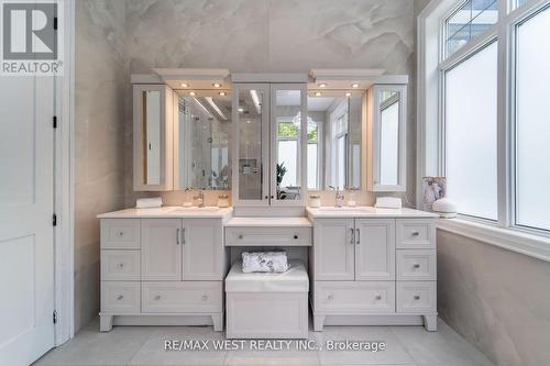 2081 20Th Side Road, Milton, ON - Indoor Photo Showing Bathroom