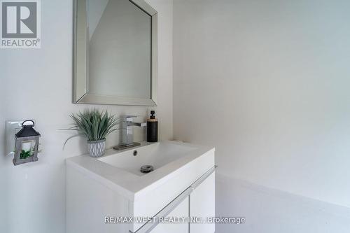 2081 20Th Side Road, Milton, ON -  Photo Showing Bathroom