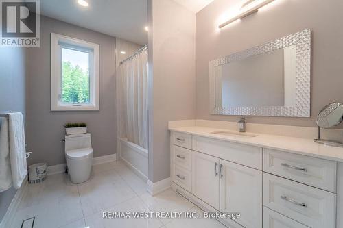 2081 20Th Side Road, Milton, ON - Indoor Photo Showing Bathroom