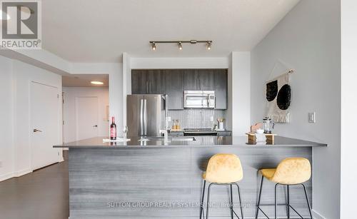 # 4610 - 4011 Brickstone Mews, Mississauga, ON - Indoor Photo Showing Kitchen