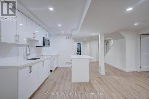 109 Valleymede Drive, Richmond Hill, ON - Indoor Photo Showing Kitchen With Double Sink