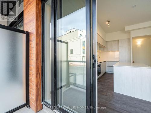 1217 - 8 David Eyer Road, Richmond Hill, ON - Indoor Photo Showing Kitchen