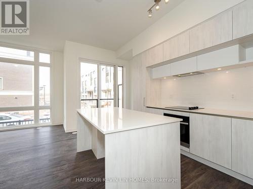 1217 - 8 David Eyer Road, Richmond Hill, ON - Indoor Photo Showing Kitchen