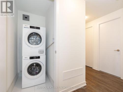 1217 - 8 David Eyer Road, Richmond Hill, ON - Indoor Photo Showing Laundry Room