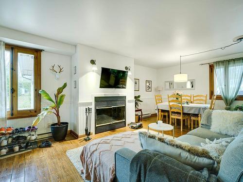 Salon - 359A Rue Principale, Saint-Sauveur, QC - Indoor Photo Showing Living Room With Fireplace