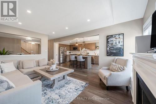 77 Beachgrove Crescent, Whitby, ON - Indoor Photo Showing Living Room