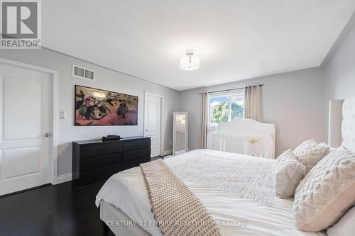 77 Beachgrove Crescent, Whitby, ON - Indoor Photo Showing Bedroom