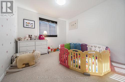 77 Beachgrove Crescent, Whitby, ON - Indoor Photo Showing Bedroom