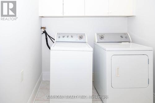 99 Wolf Trail Crescent, Richmond Hill, ON - Indoor Photo Showing Laundry Room