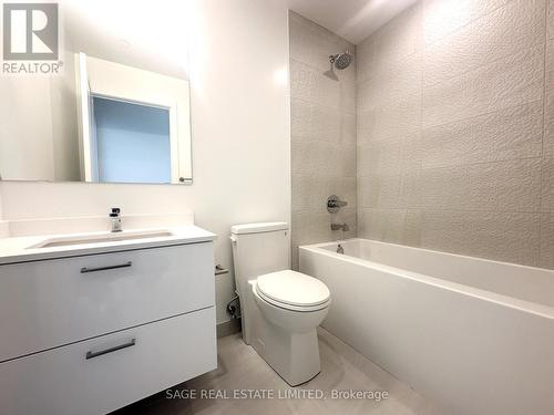 1710A - 30 Upper Mall Way, Vaughan, ON - Indoor Photo Showing Bathroom