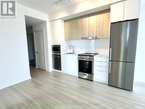 1710A - 30 Upper Mall Way, Vaughan, ON - Indoor Photo Showing Kitchen