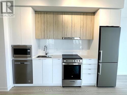 1710A - 30 Upper Mall Way, Vaughan, ON - Indoor Photo Showing Kitchen